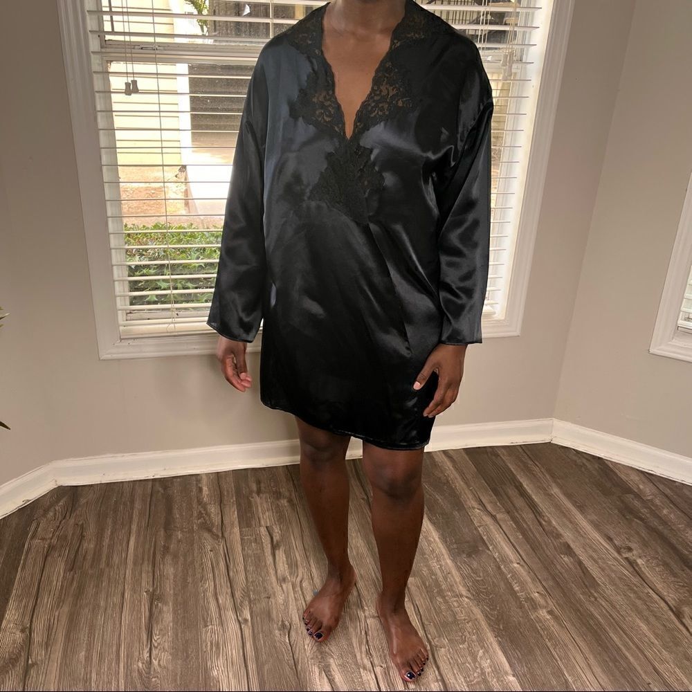 Victoria’s Secret Gold Label Vintage Black Satin Lace Short Robe